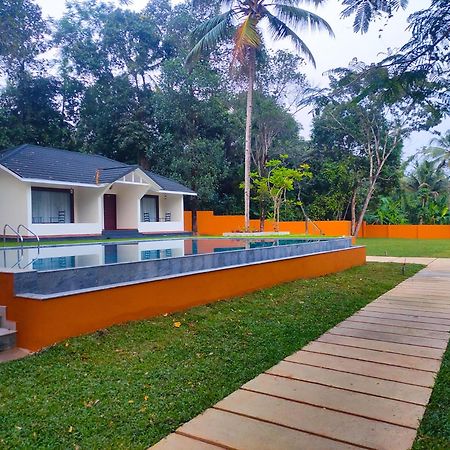 Fragrant Nature Backwater Resort & Ayurveda Spa Kollam Dış mekan fotoğraf