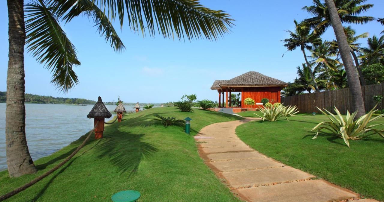Fragrant Nature Backwater Resort & Ayurveda Spa Kollam Dış mekan fotoğraf