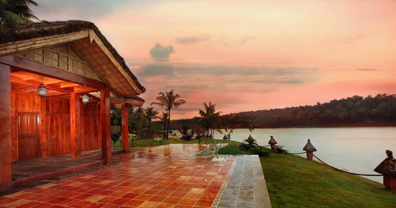 Fragrant Nature Backwater Resort & Ayurveda Spa Kollam Dış mekan fotoğraf