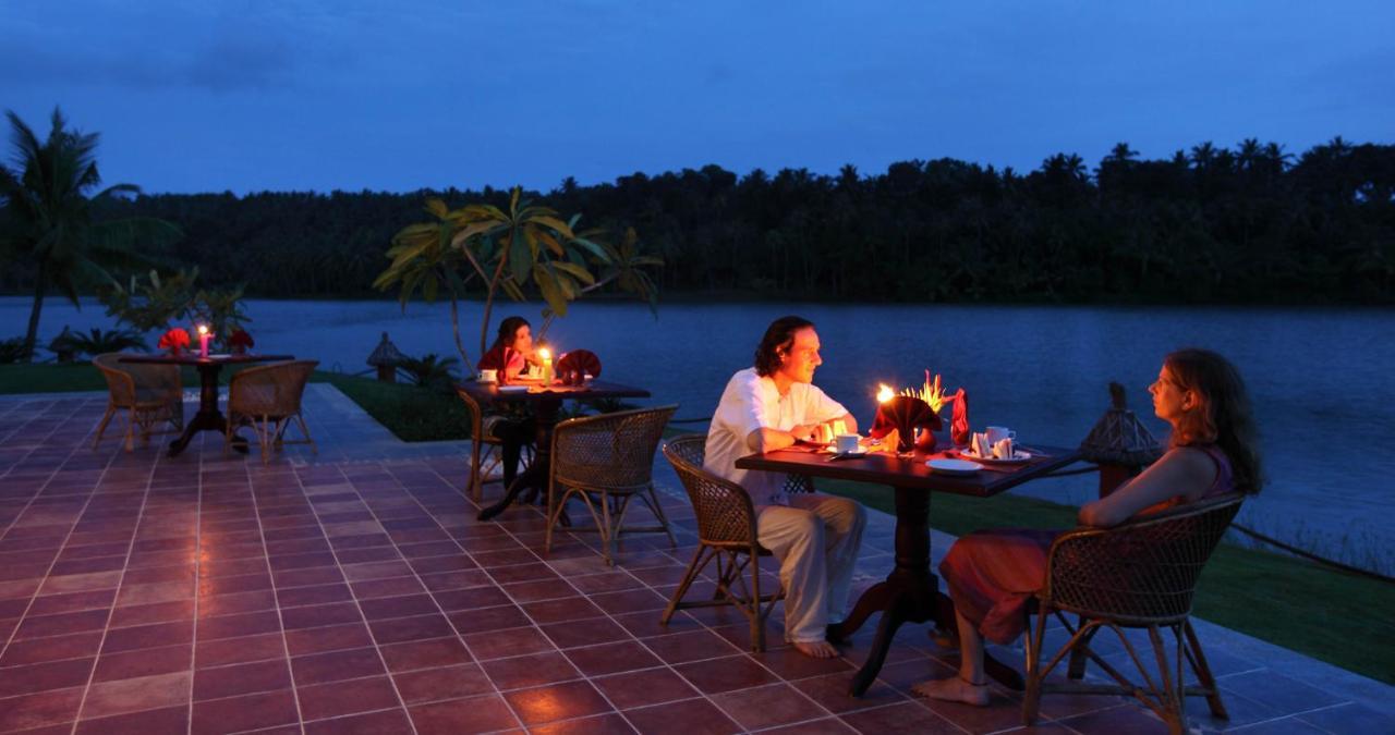 Fragrant Nature Backwater Resort & Ayurveda Spa Kollam Dış mekan fotoğraf