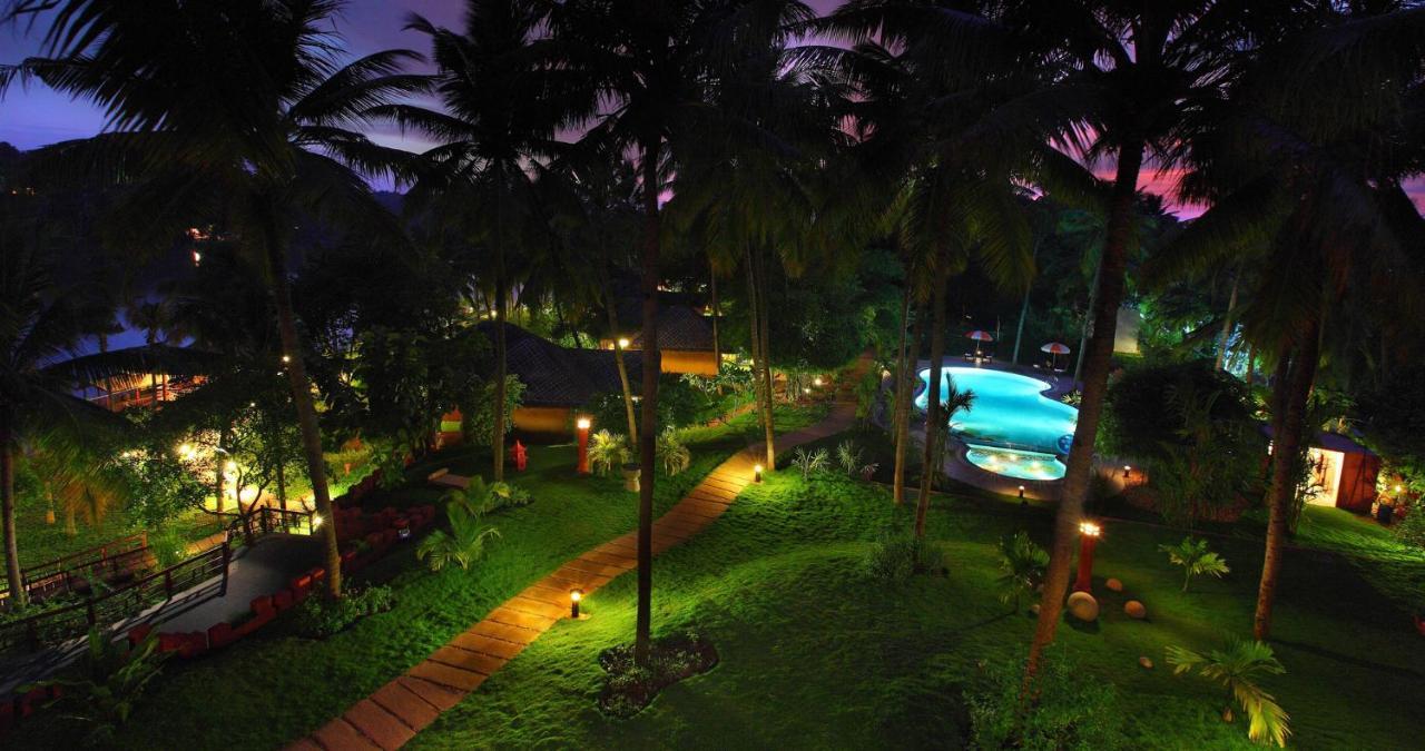 Fragrant Nature Backwater Resort & Ayurveda Spa Kollam Dış mekan fotoğraf