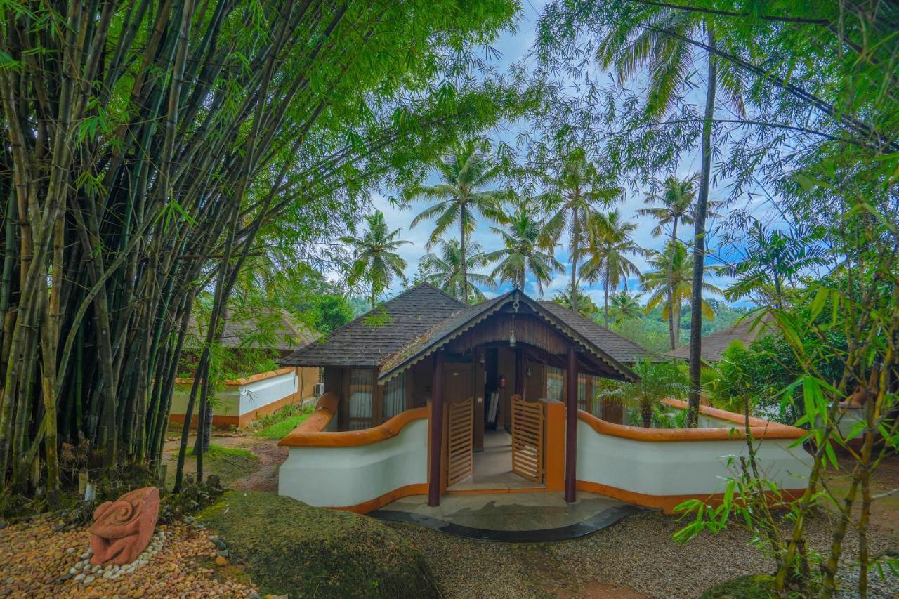 Fragrant Nature Backwater Resort & Ayurveda Spa Kollam Dış mekan fotoğraf