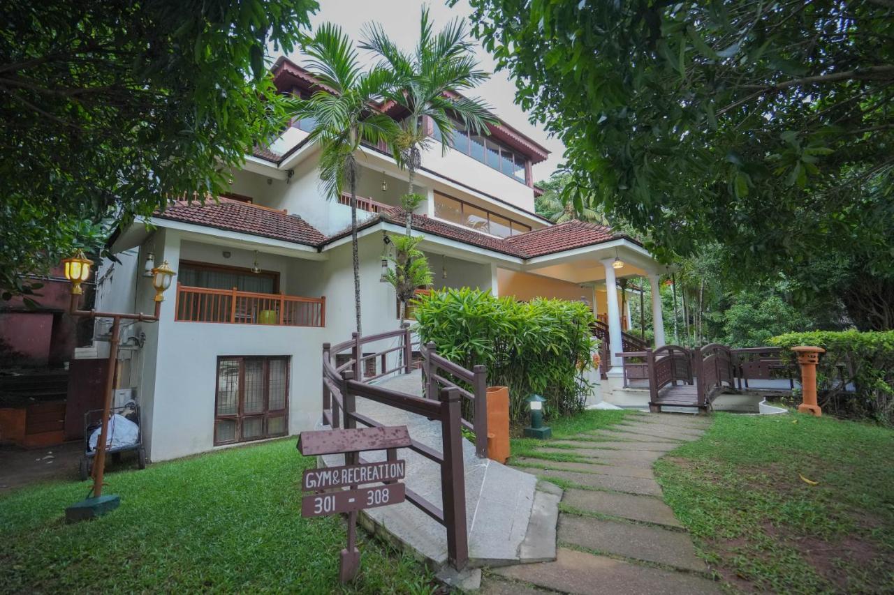 Fragrant Nature Backwater Resort & Ayurveda Spa Kollam Dış mekan fotoğraf
