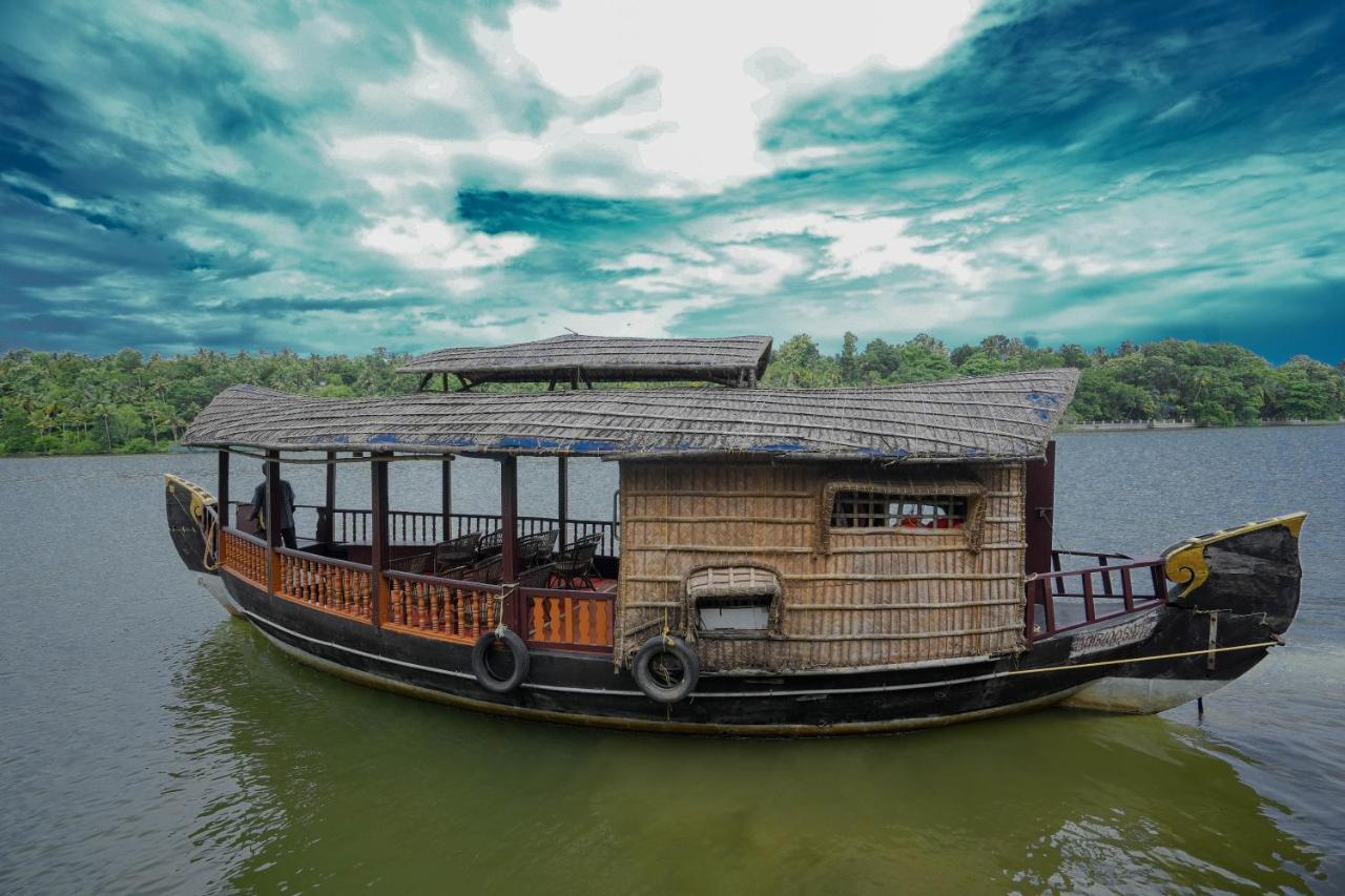 Fragrant Nature Backwater Resort & Ayurveda Spa Kollam Dış mekan fotoğraf