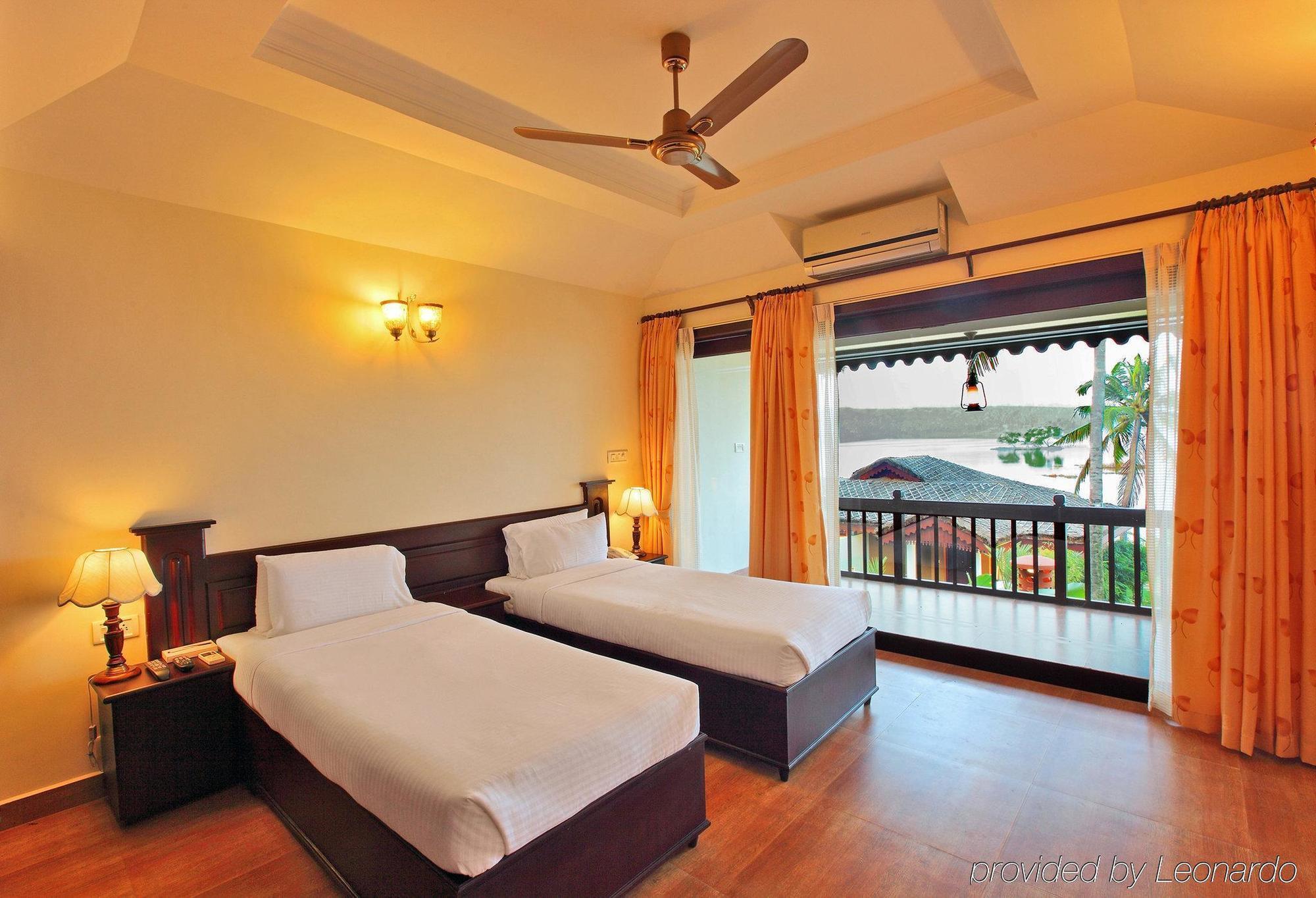 Fragrant Nature Backwater Resort & Ayurveda Spa Kollam Oda fotoğraf