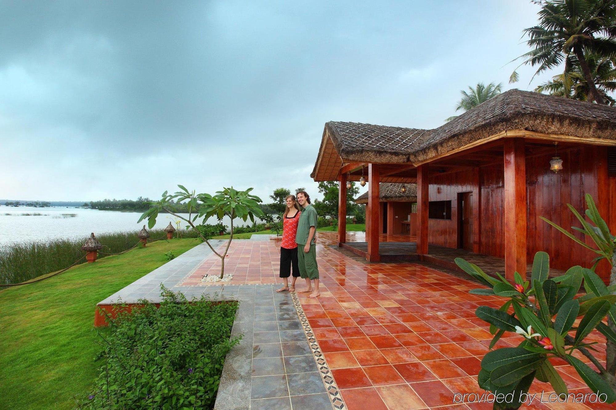 Fragrant Nature Backwater Resort & Ayurveda Spa Kollam Dış mekan fotoğraf
