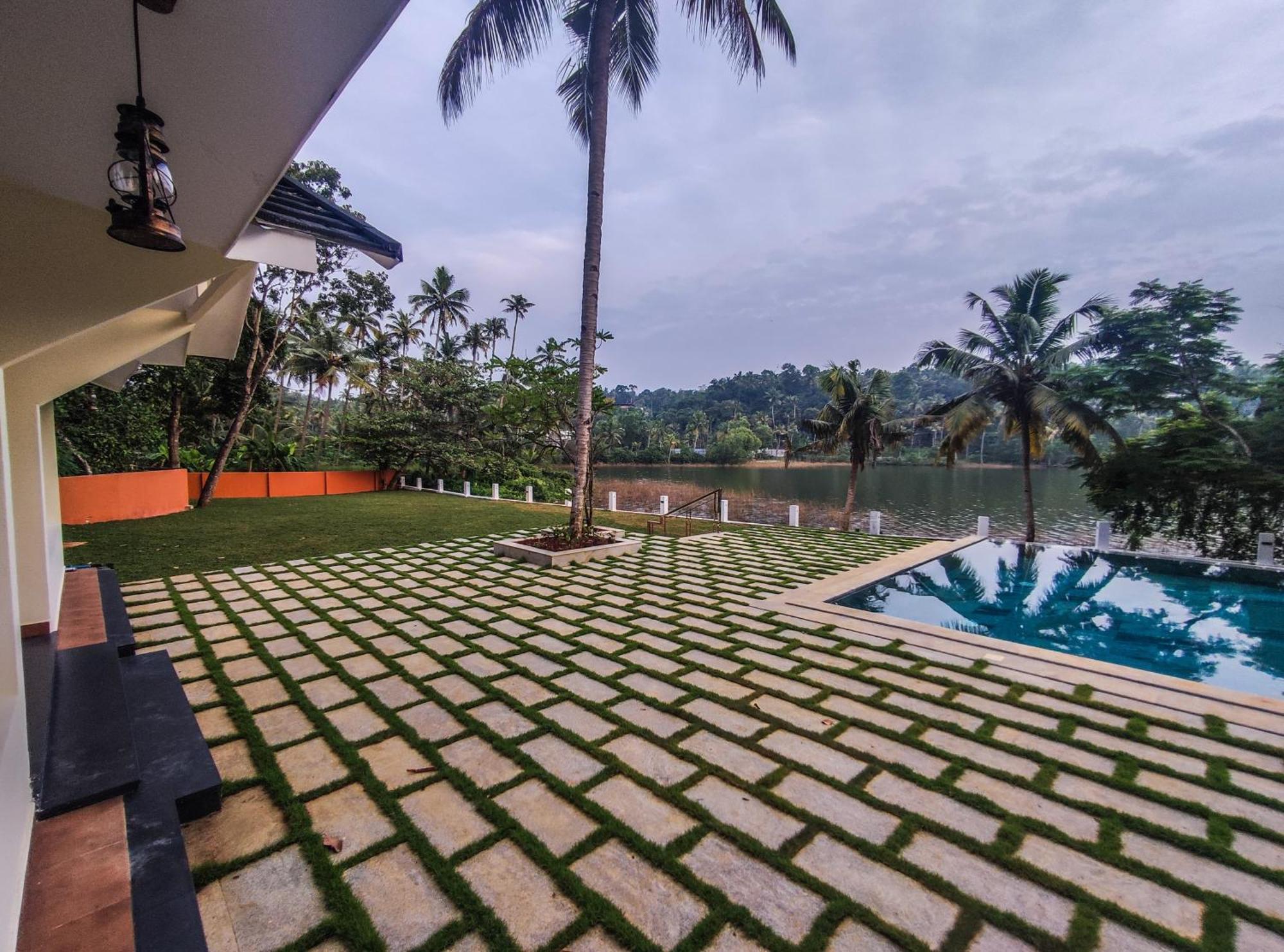 Fragrant Nature Backwater Resort & Ayurveda Spa Kollam Dış mekan fotoğraf