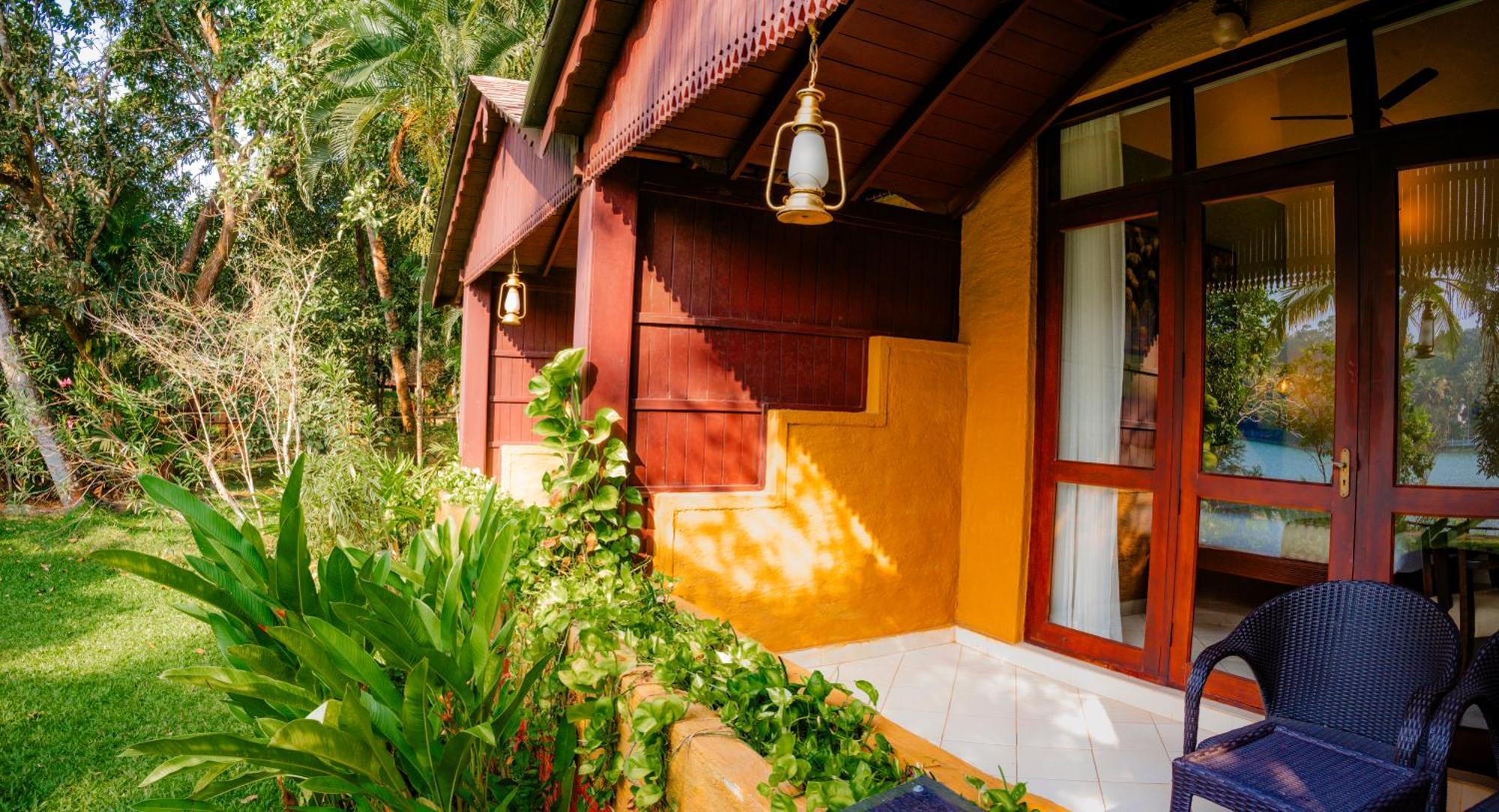 Fragrant Nature Backwater Resort & Ayurveda Spa Kollam Dış mekan fotoğraf