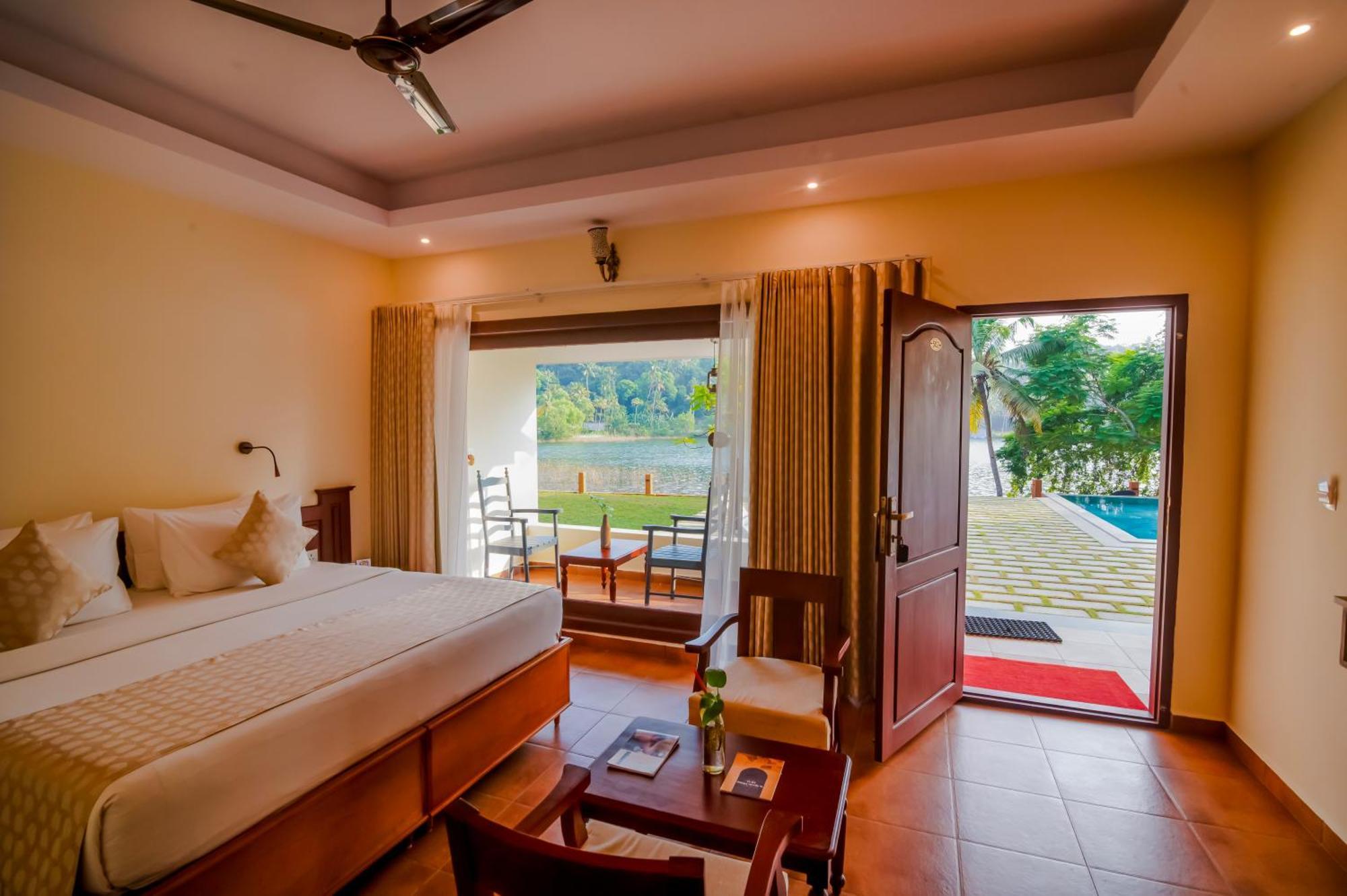 Fragrant Nature Backwater Resort & Ayurveda Spa Kollam Dış mekan fotoğraf