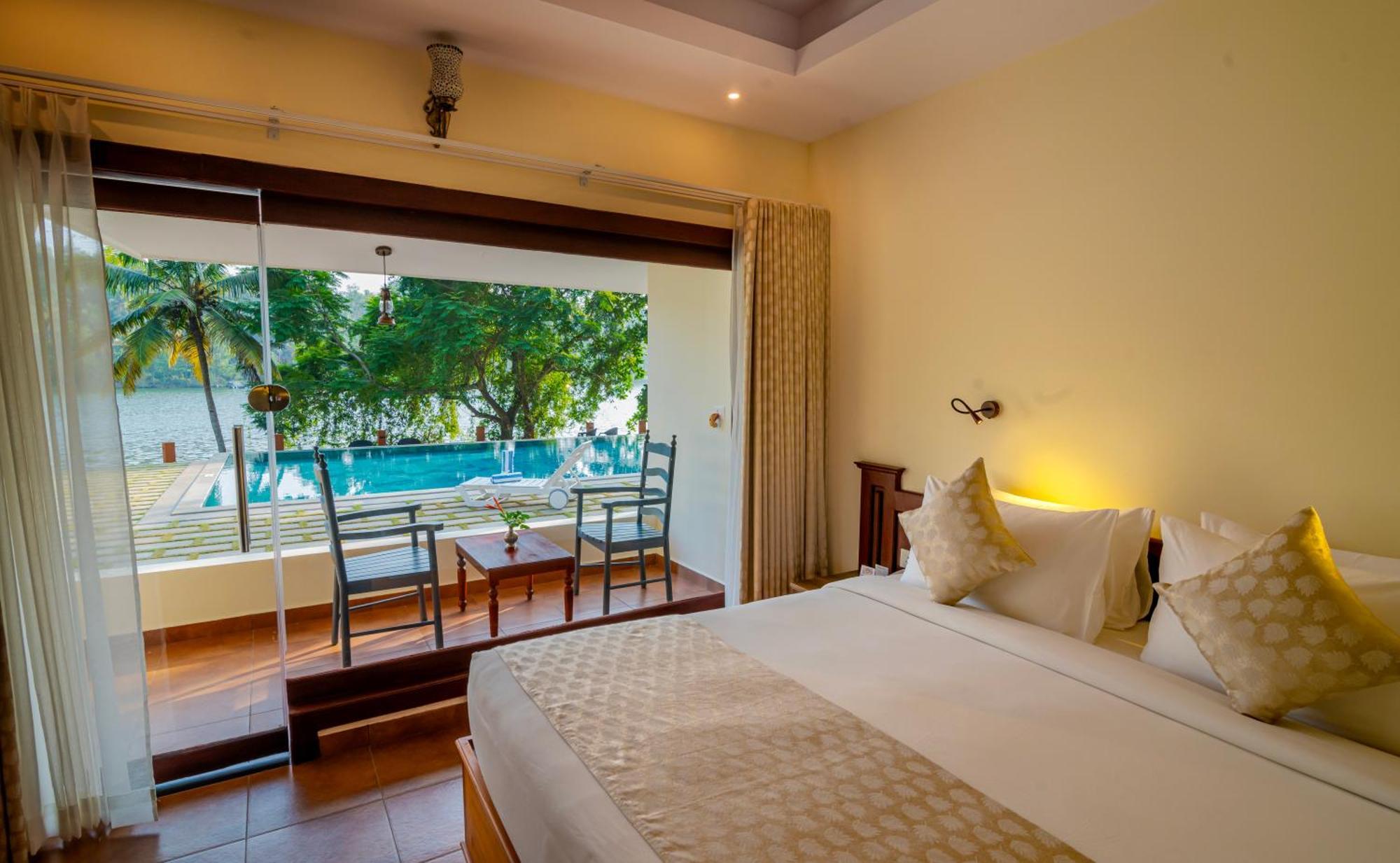 Fragrant Nature Backwater Resort & Ayurveda Spa Kollam Dış mekan fotoğraf
