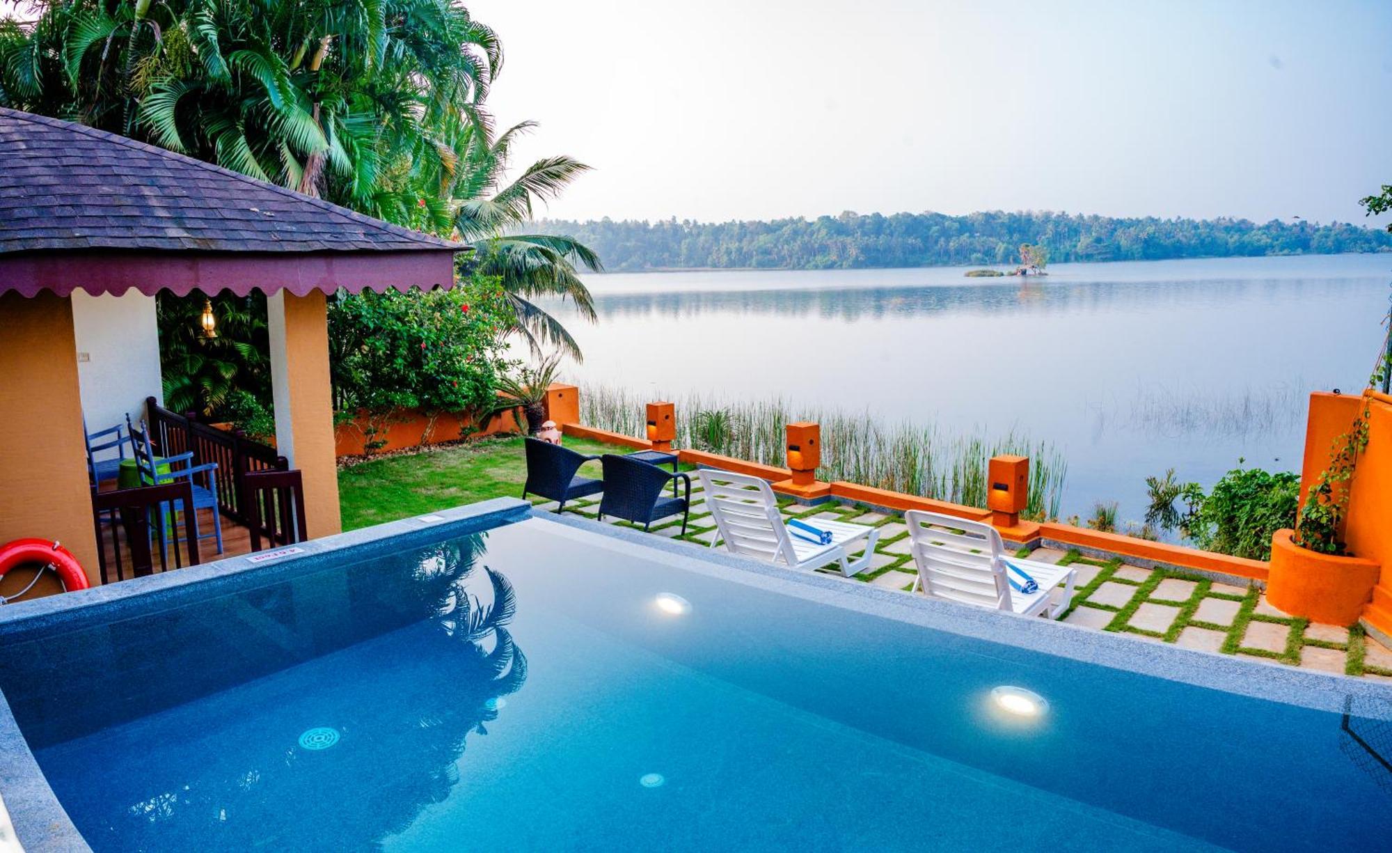 Fragrant Nature Backwater Resort & Ayurveda Spa Kollam Dış mekan fotoğraf