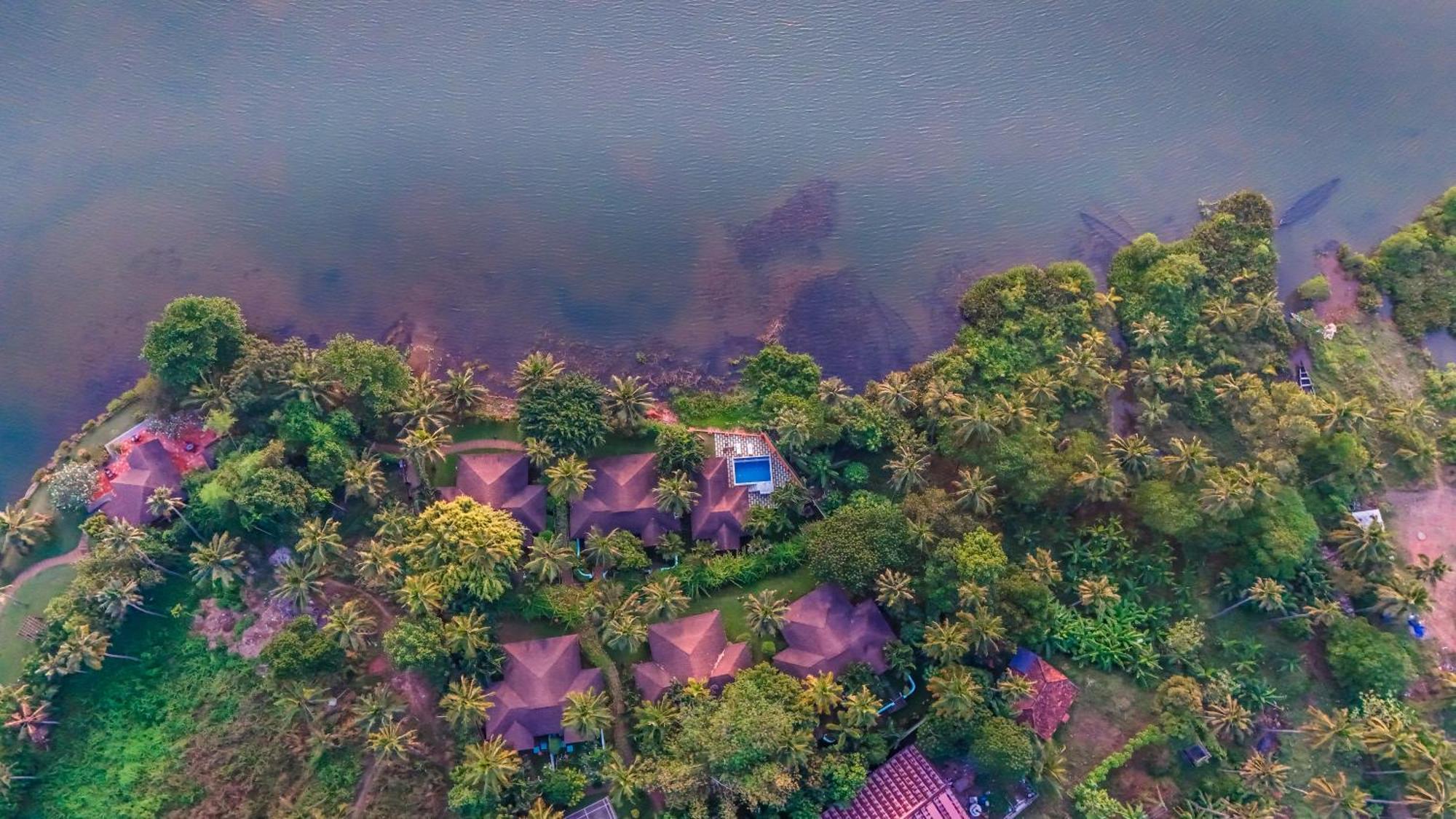 Fragrant Nature Backwater Resort & Ayurveda Spa Kollam Dış mekan fotoğraf