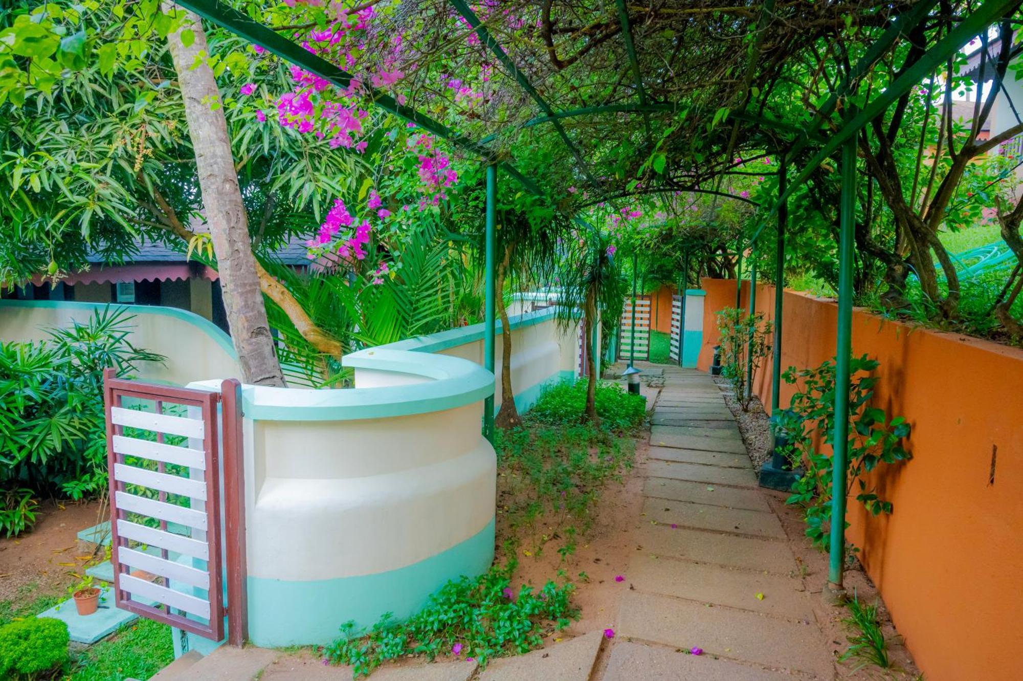 Fragrant Nature Backwater Resort & Ayurveda Spa Kollam Dış mekan fotoğraf