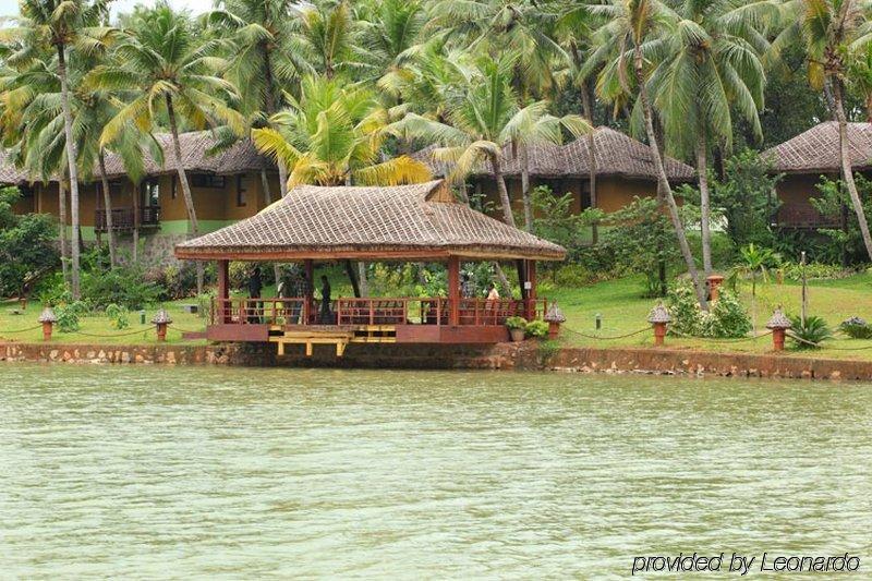 Fragrant Nature Backwater Resort & Ayurveda Spa Kollam Dış mekan fotoğraf