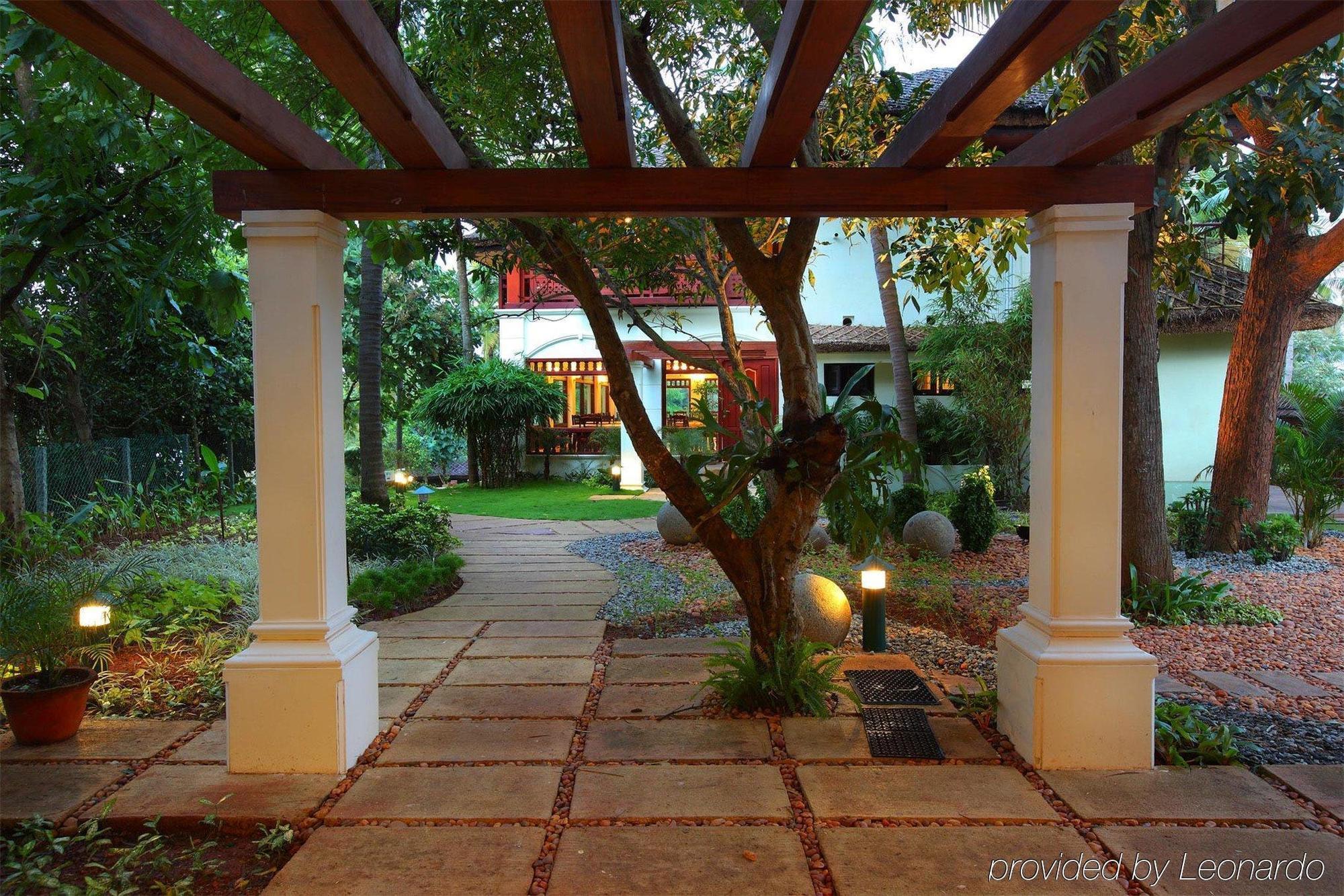 Fragrant Nature Backwater Resort & Ayurveda Spa Kollam Dış mekan fotoğraf